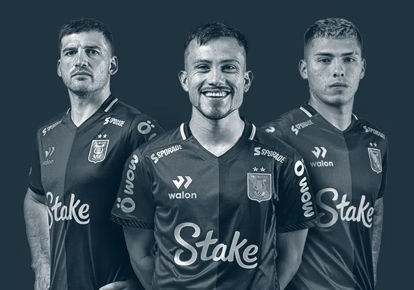 Tarjeta deportiva con identidad de club y presencia destacada.
